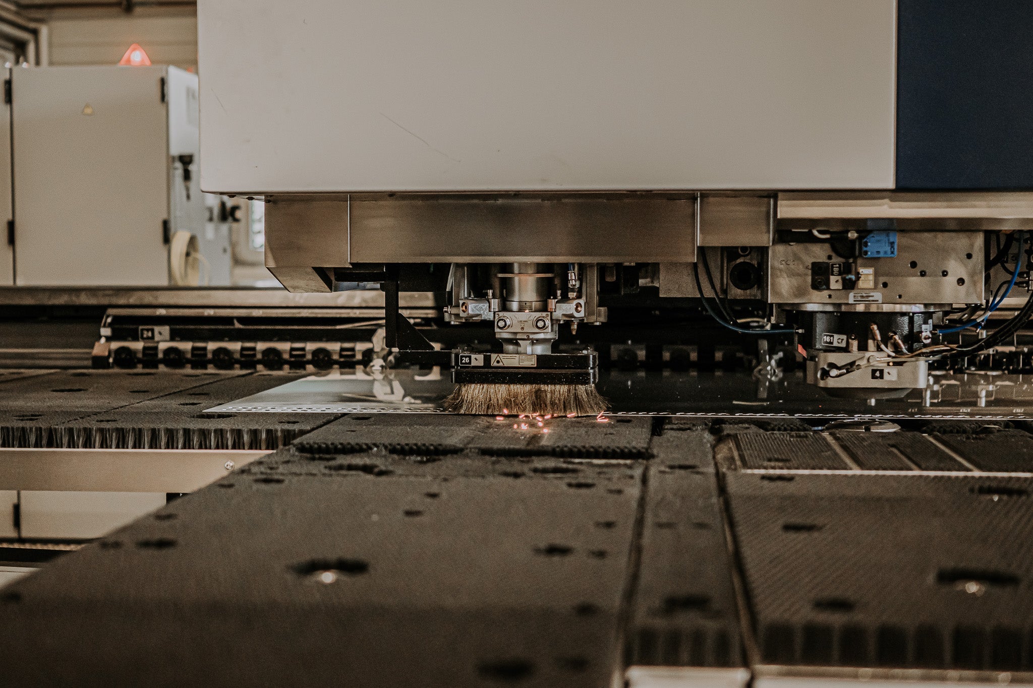 2D Stanz- und Lasertechnik im Klein- und Mittelformat